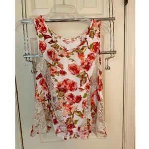 Women’s floral and lace tank top